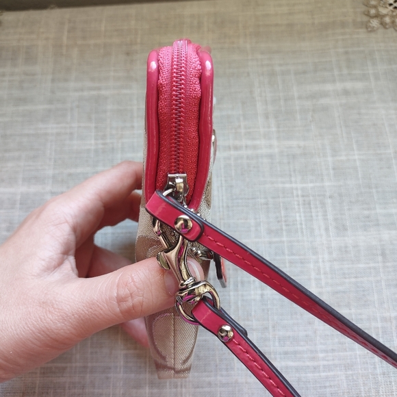 Coach Signature Small Canvas Beige/Pink Top Zip Wristlet - Picture 4 of 10